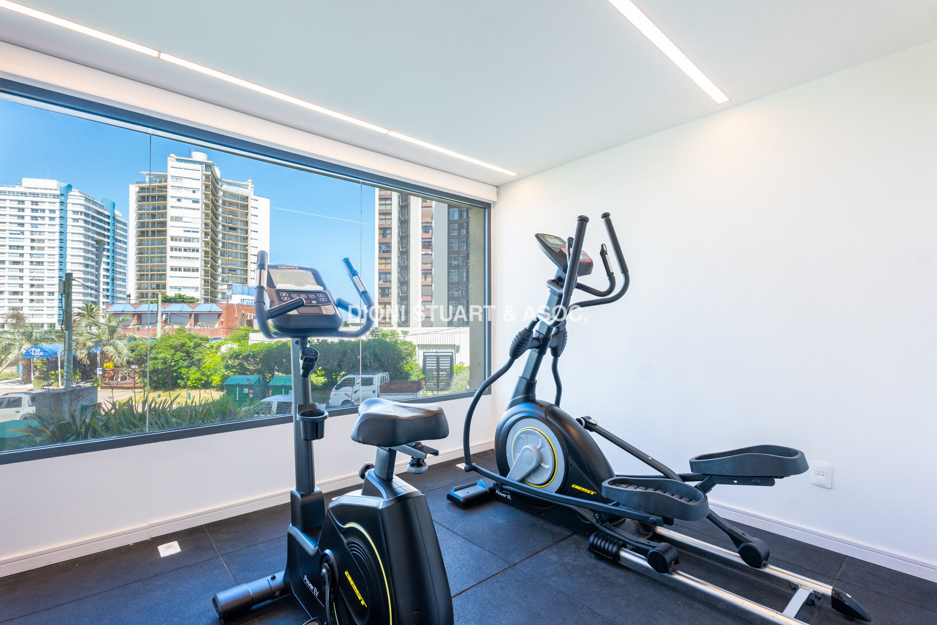 APARTAMENTO A ESTRENAR EN PLAYA BRAVA PUNTA DEL ESTE - 2 DORMITORIOS - EDIF. SIGLO SOL II - BAJAS EXPENSAS
