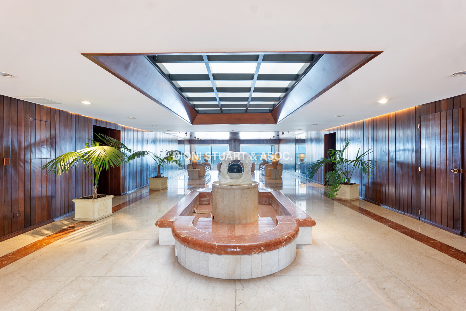 EDIFICIO CARMEL - APARTAMENTO DE 3 DORM Y DEPENDENCIA - PUNTA DEL ESTE