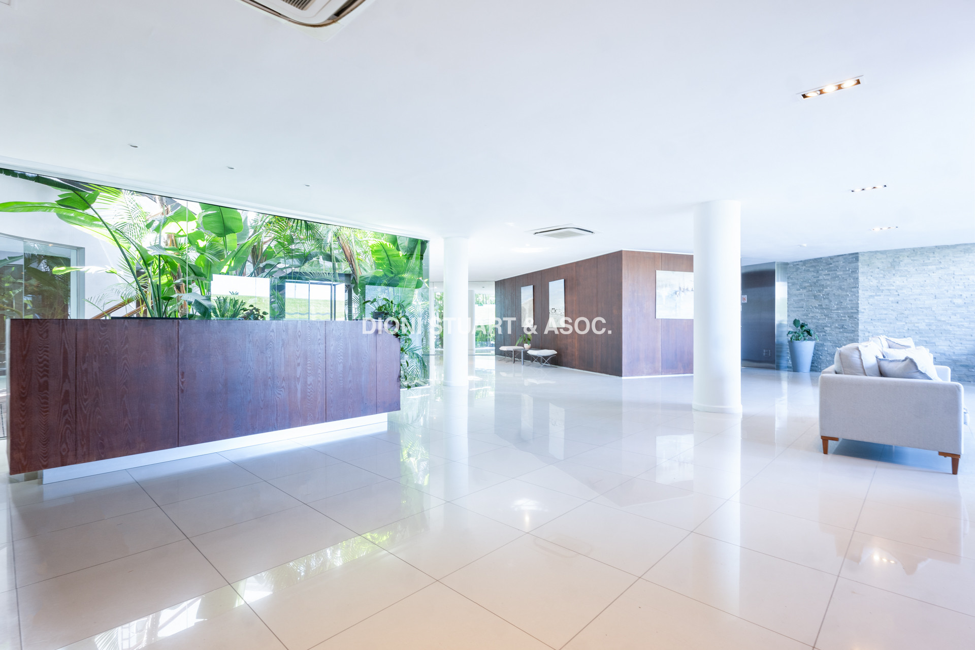 VENTA APARTAMENTO 3 DORMITORIOS  CON PARRILLERO - PLAYA MANSA