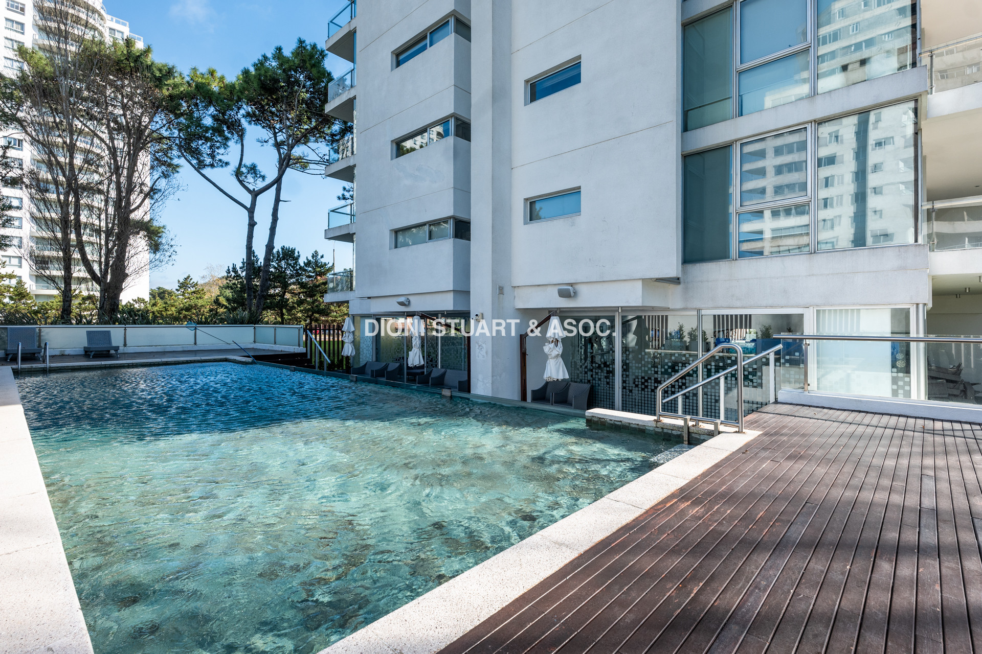 VENTA APARTAMENTO EN ROOSEVELT - 3 DORMITORIOS Y DEPENDENCIA - MODERNO - EDIFICIO BE PUNTA