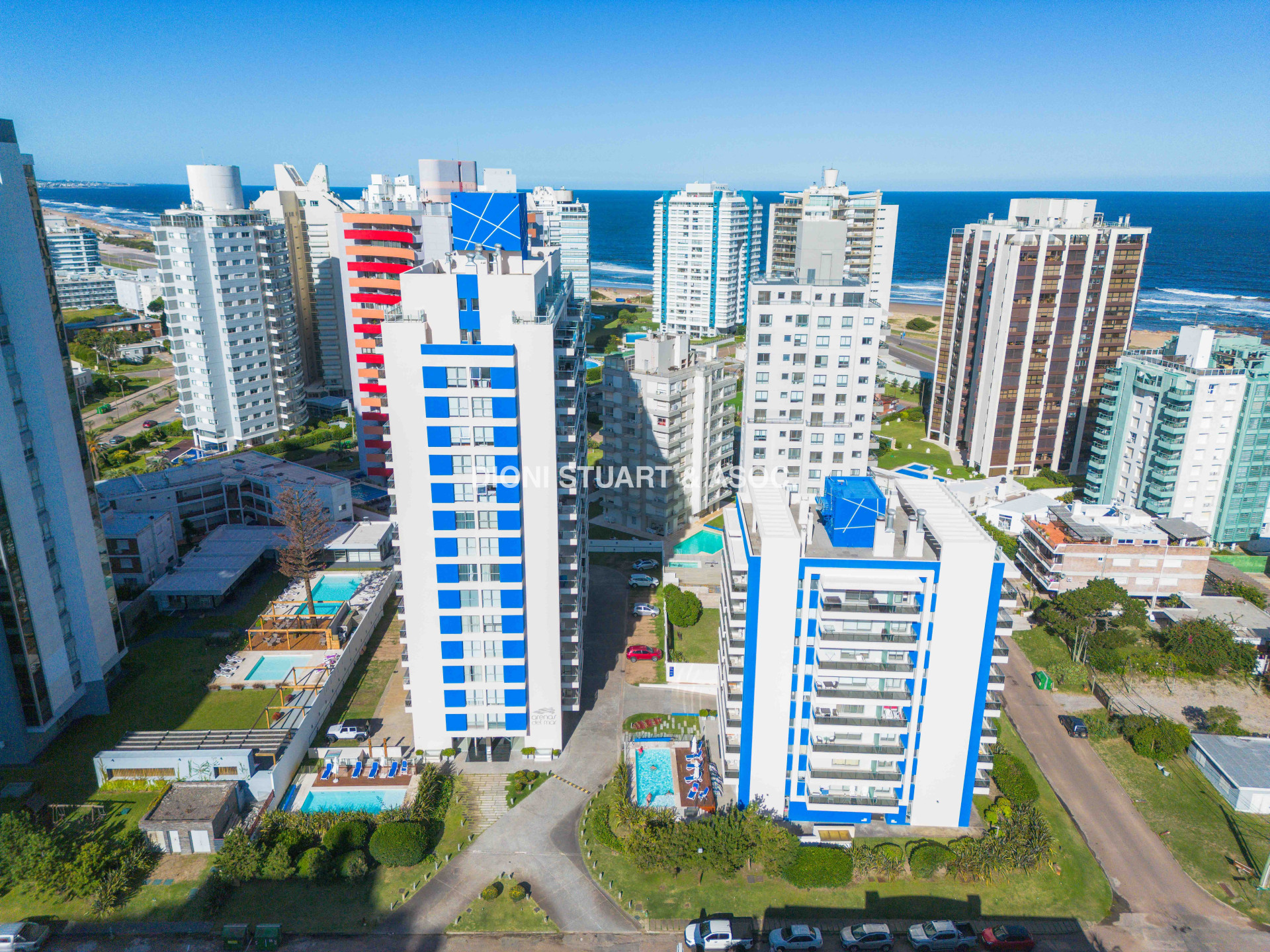 APARTAMENTO EN VENTA EN PUNTA DEL ESTE - 2 DORMITORIOS - MODERNO - CERCA DEL MAR - EDIFICIO ARENAS DEL MAR