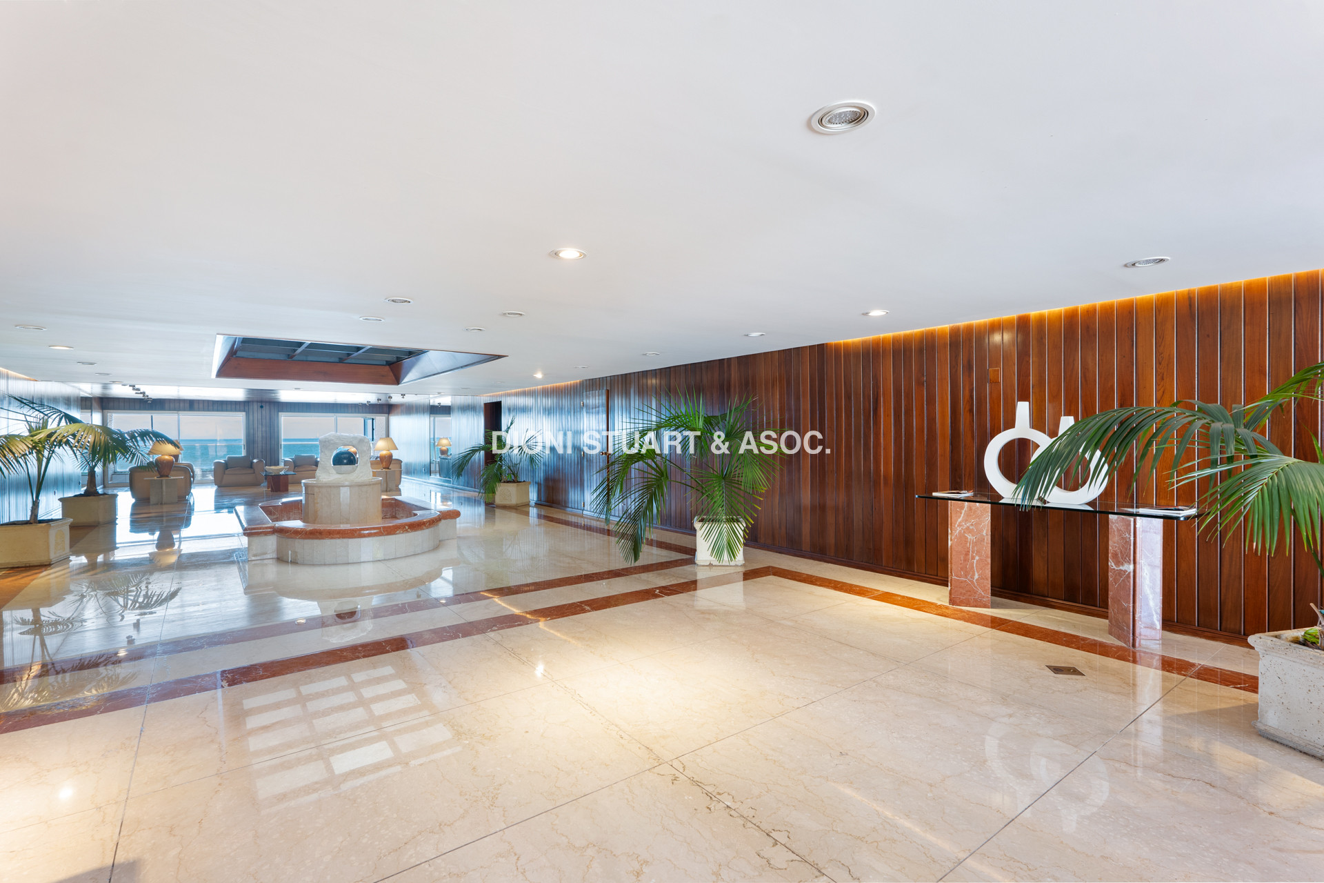 EDIFICIO CARMEL - APARTAMENTO DE 3 DORM Y DEPENDENCIA - PUNTA DEL ESTE