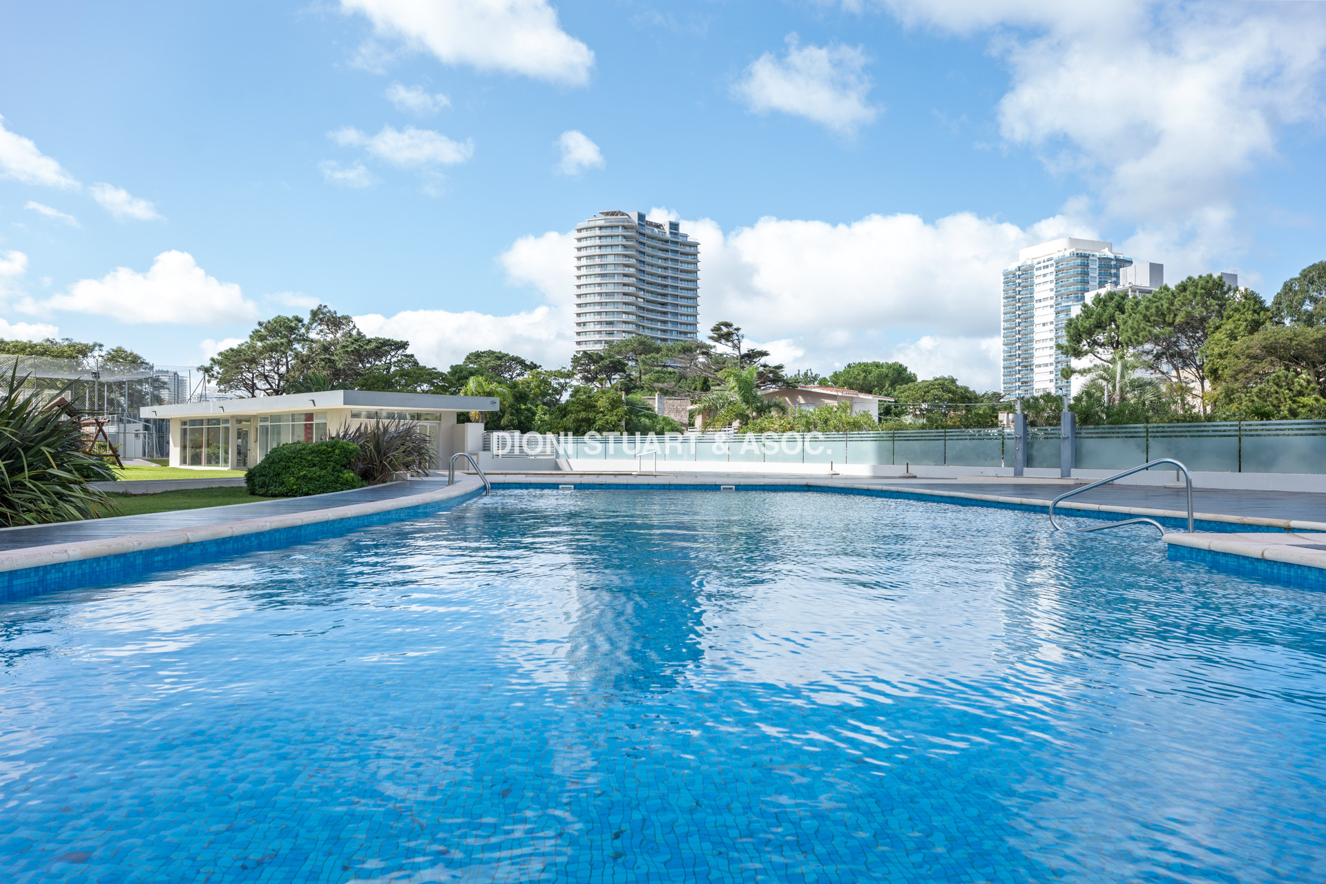ALQUILER TEMPORAL - ANUAL - INVERNAL - APARTAMENTO 4 DORMITORIOS PENTHOUSE - MIAMI BOULEVARD - PLAYA MANSA