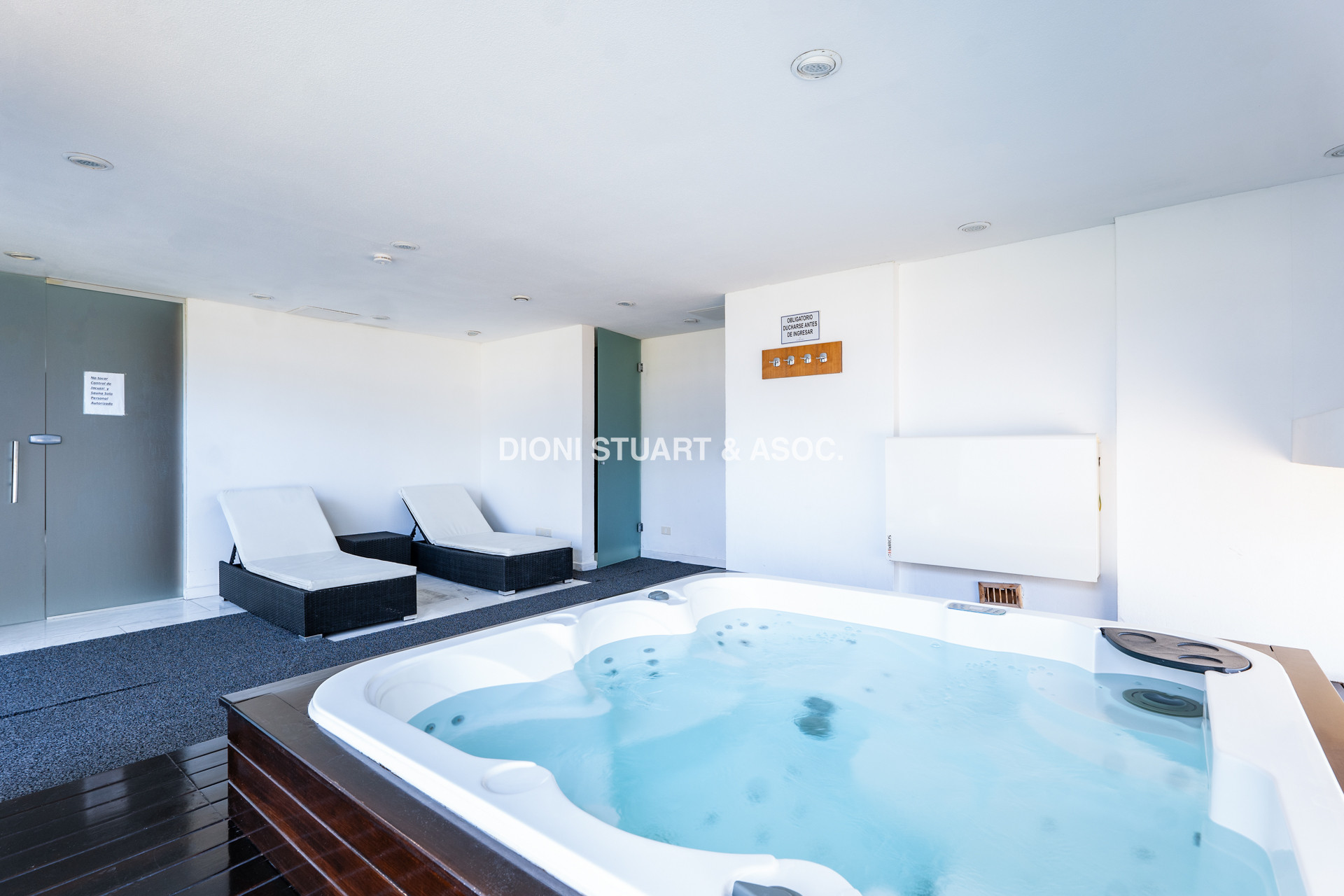 APARTAMENTO EN VENTA - PLAYA MANSA - LUMIERE - ESQUIENRO - 3 DORM + DEP. SERV
