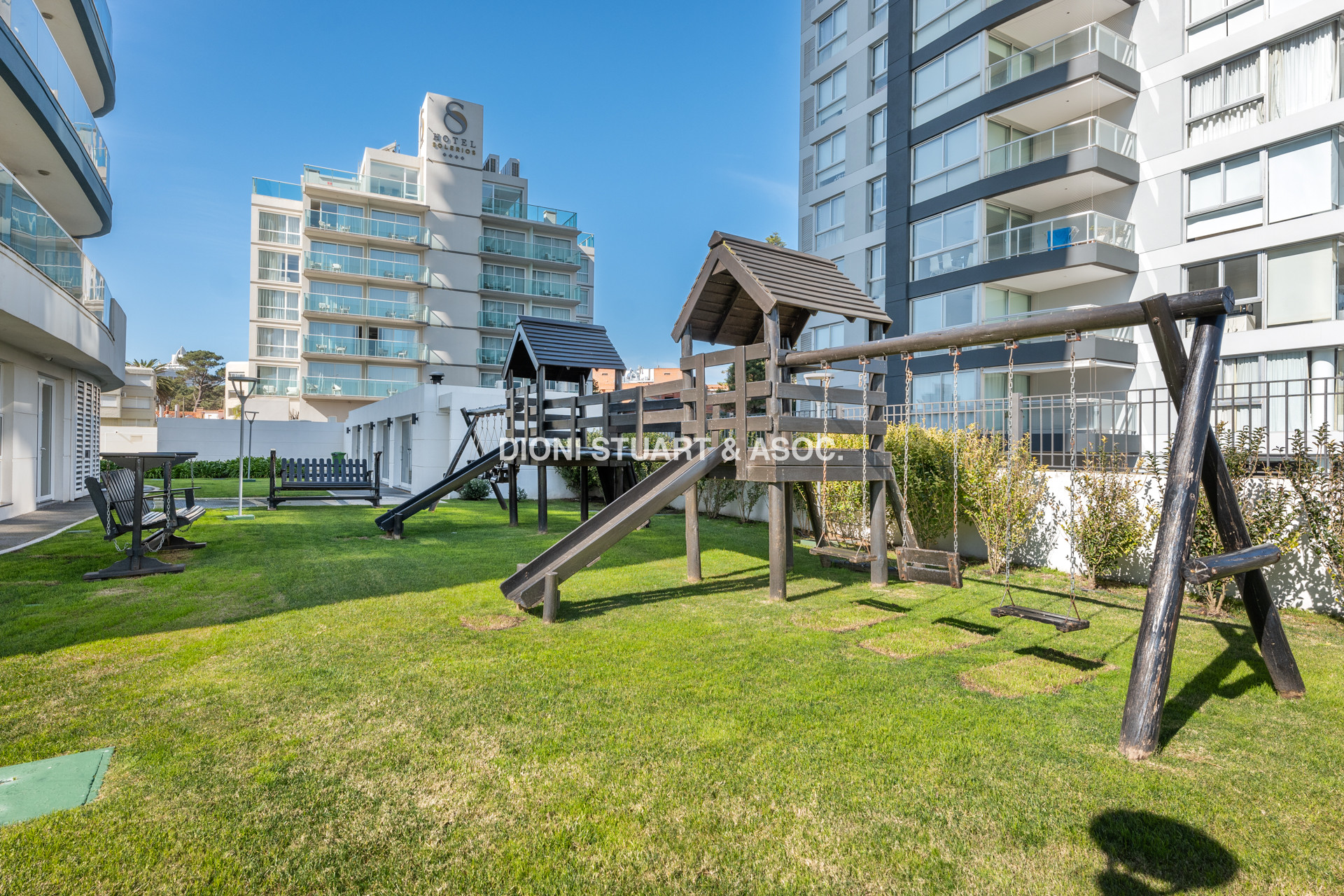VENTA APARTAMENTO 2 DORMITORIOS - EDIFICIO CASINO TOWER - PUNTA DEL ESTE