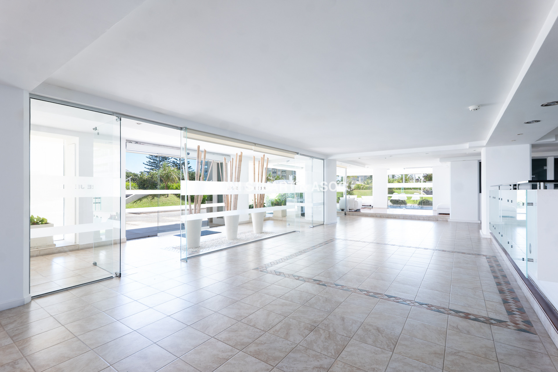 APARTAMENTO EN VENTA EN PLAYA MANSA - 3 DORM Y DEP. - RECICLADO - COMPLEJO LINCOLN CENTER - TORRE JEFFERSON