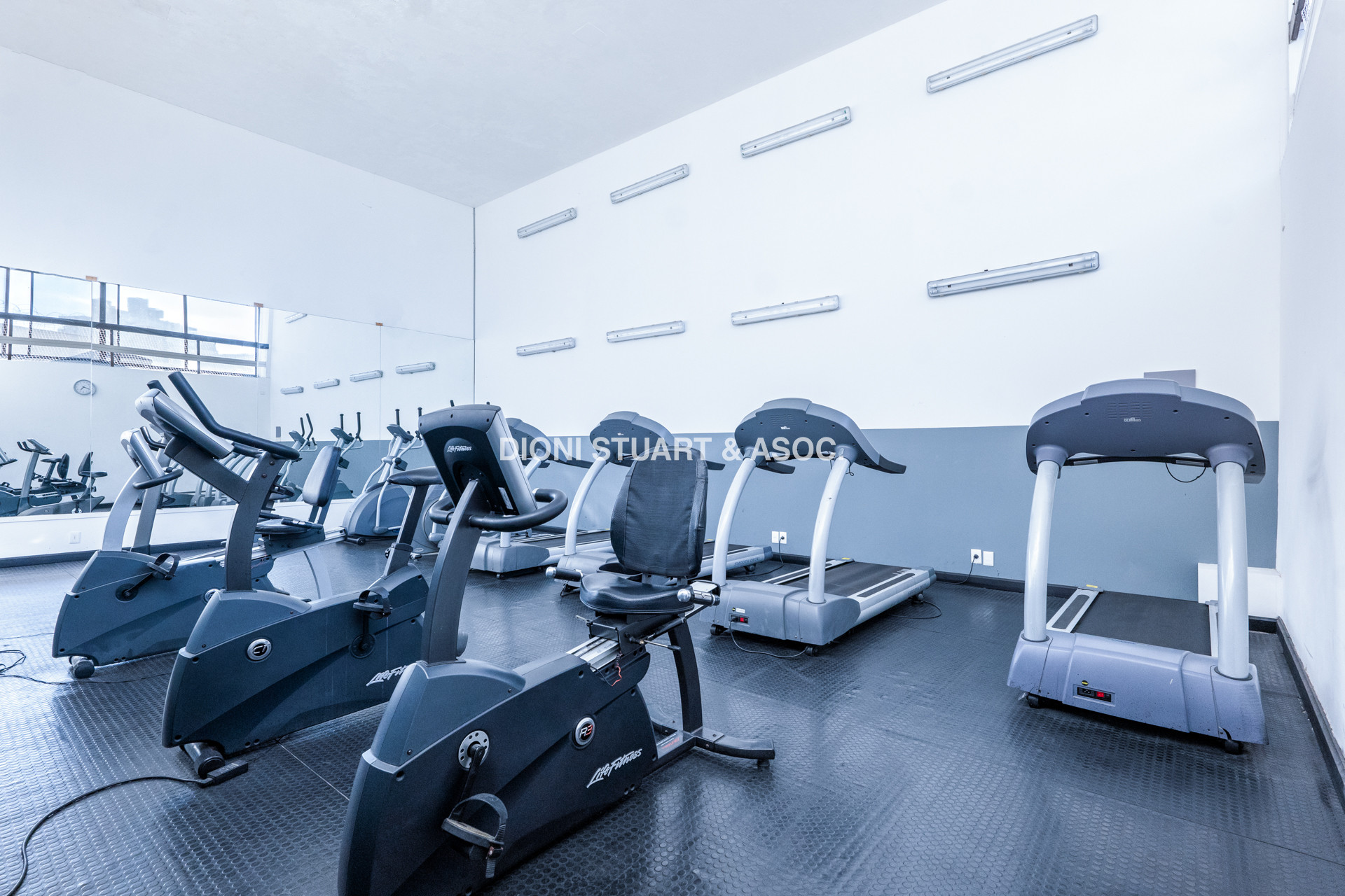 VENTA APARTAMENTO 3 DORMITORIOS RECICLADO PARQUEMAR CENTER PLAYA BRAVA