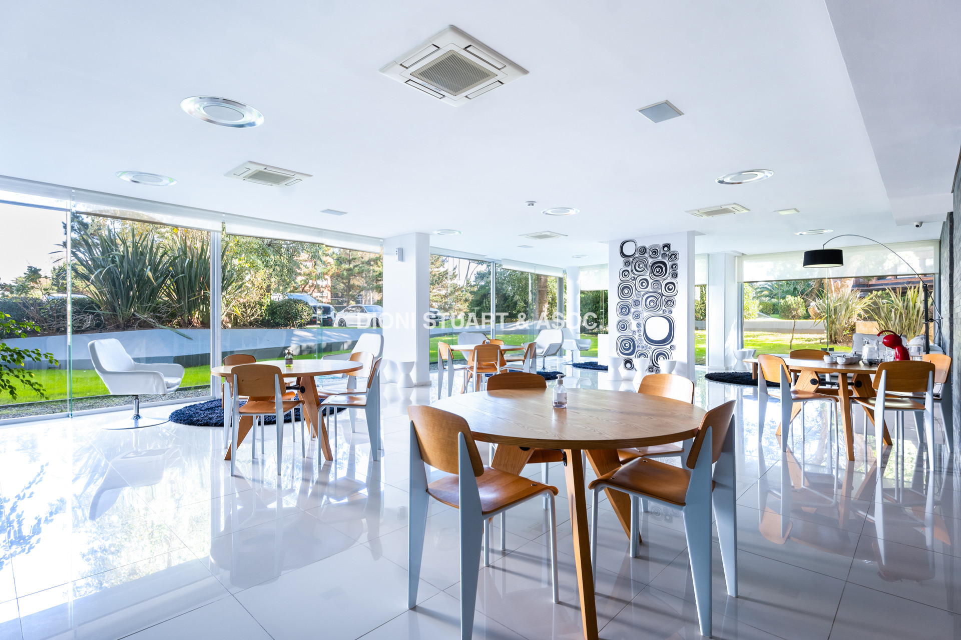 VENTA APARTAMENTO EN ROOSEVELT - 3 DORMITORIOS Y DEPENDENCIA - MODERNO - EDIFICIO BE PUNTA