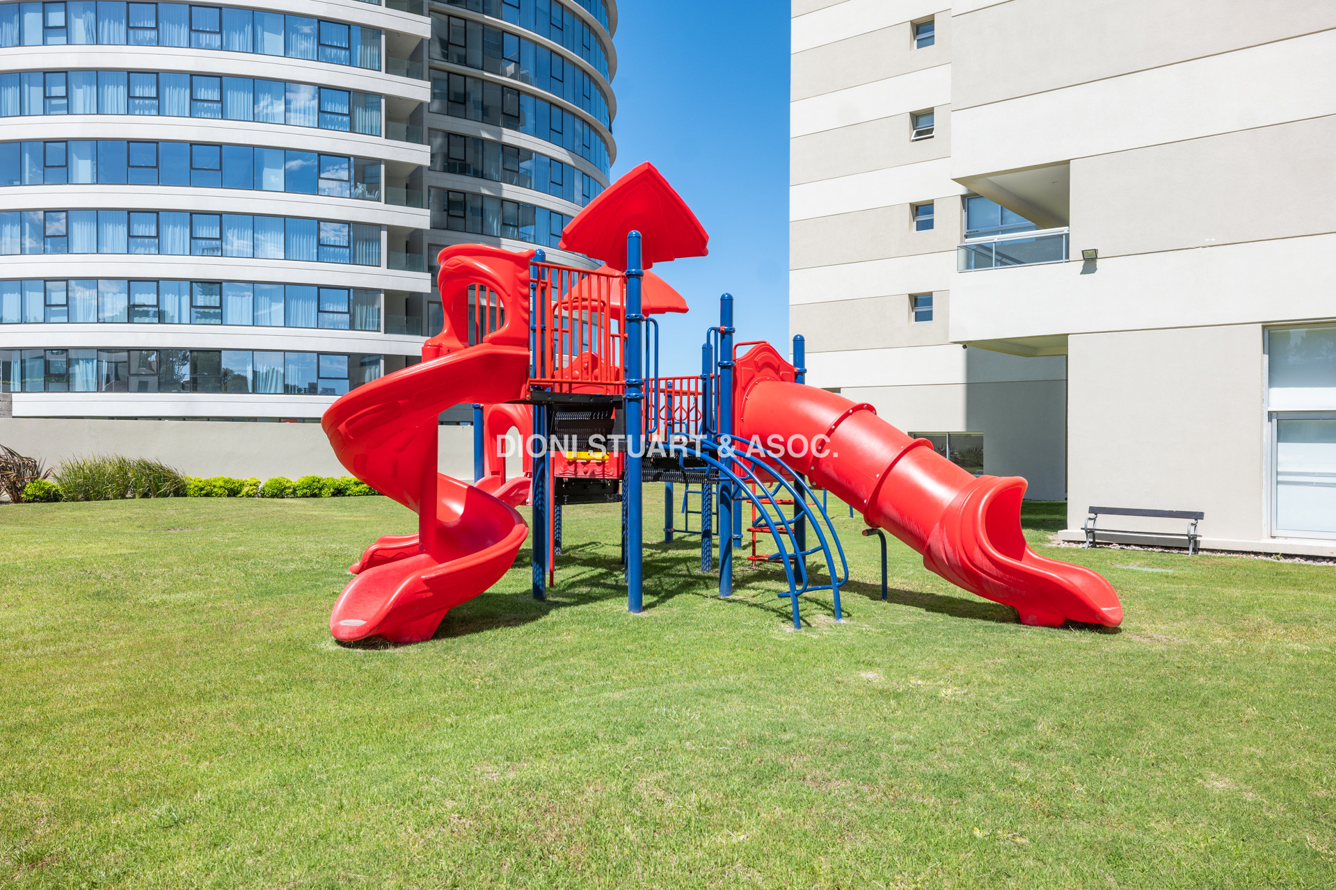 TORRE LOBOS ESQUINERO - 3 DORM EN SUITE + DEP. SERV