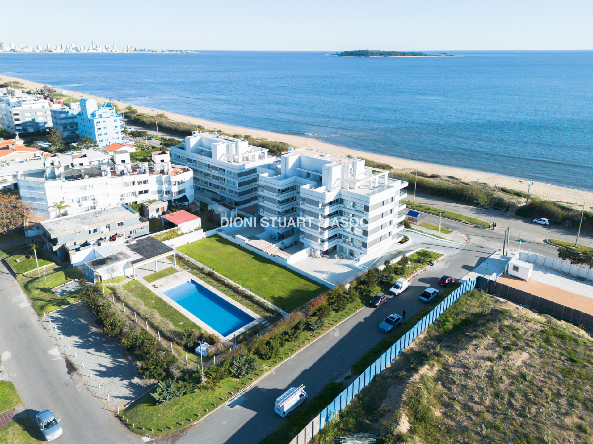 VENTA APARTAMENTO PENTHOUSE - 3 SUITES + DEP. SERV. + CON PARRILLERO - EDIFICIO HORIZONTE - PLAYA MANSA