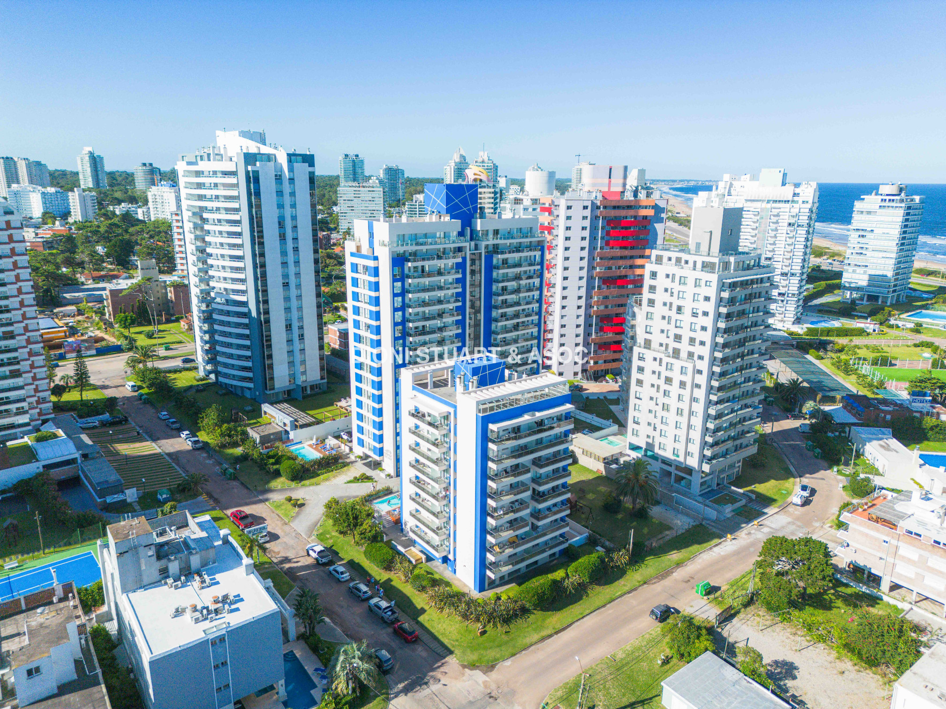 APARTAMENTO EN VENTA EN PUNTA DEL ESTE - 2 DORMITORIOS - MODERNO - CERCA DEL MAR - EDIFICIO ARENAS DEL MAR