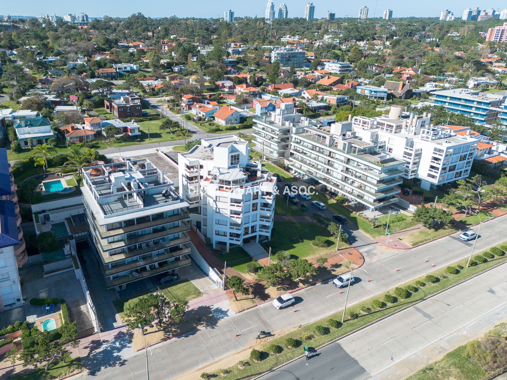 VENTA APARTAMENTO 2 DORMITORIOS - RECICLADO - VISTA AL MAR - PLAYA MANSA - CON GARAGE