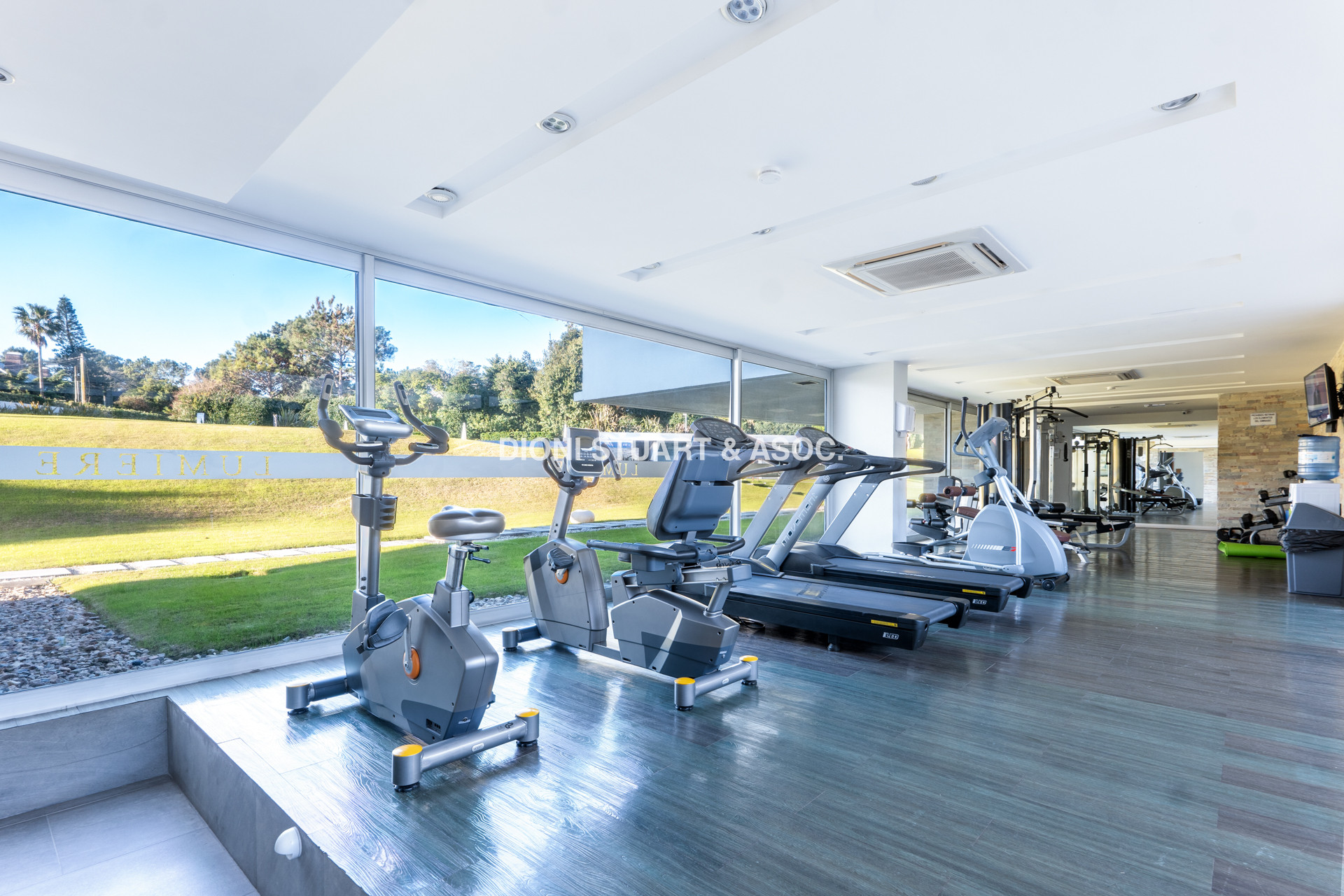APARTAMENTO EN VENTA - PLAYA MANSA - LUMIERE - ESQUIENRO - 3 DORM + DEP. SERV