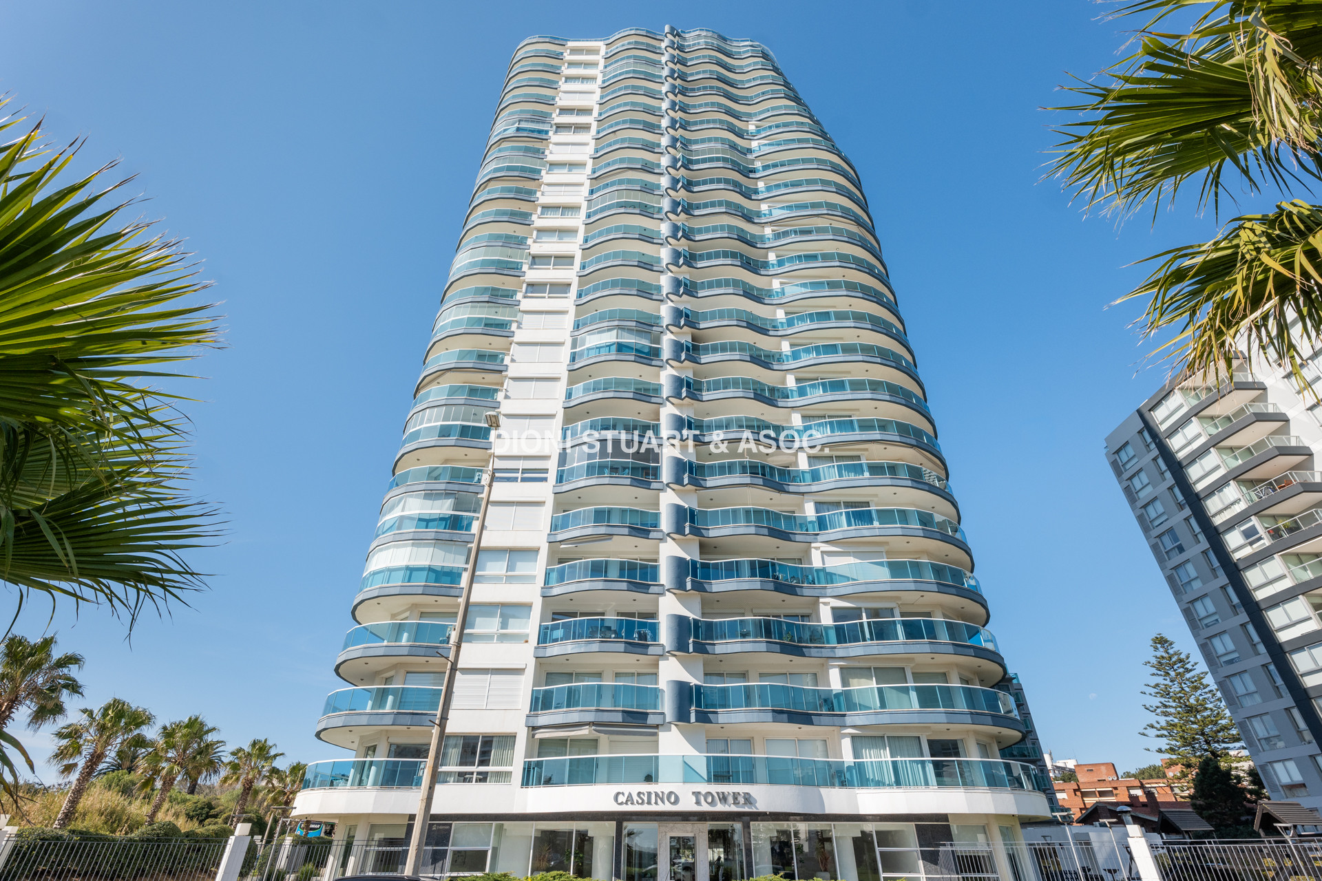 VENTA APARTAMENTO 2 DORMITORIOS - EDIFICIO CASINO TOWER - PUNTA DEL ESTE