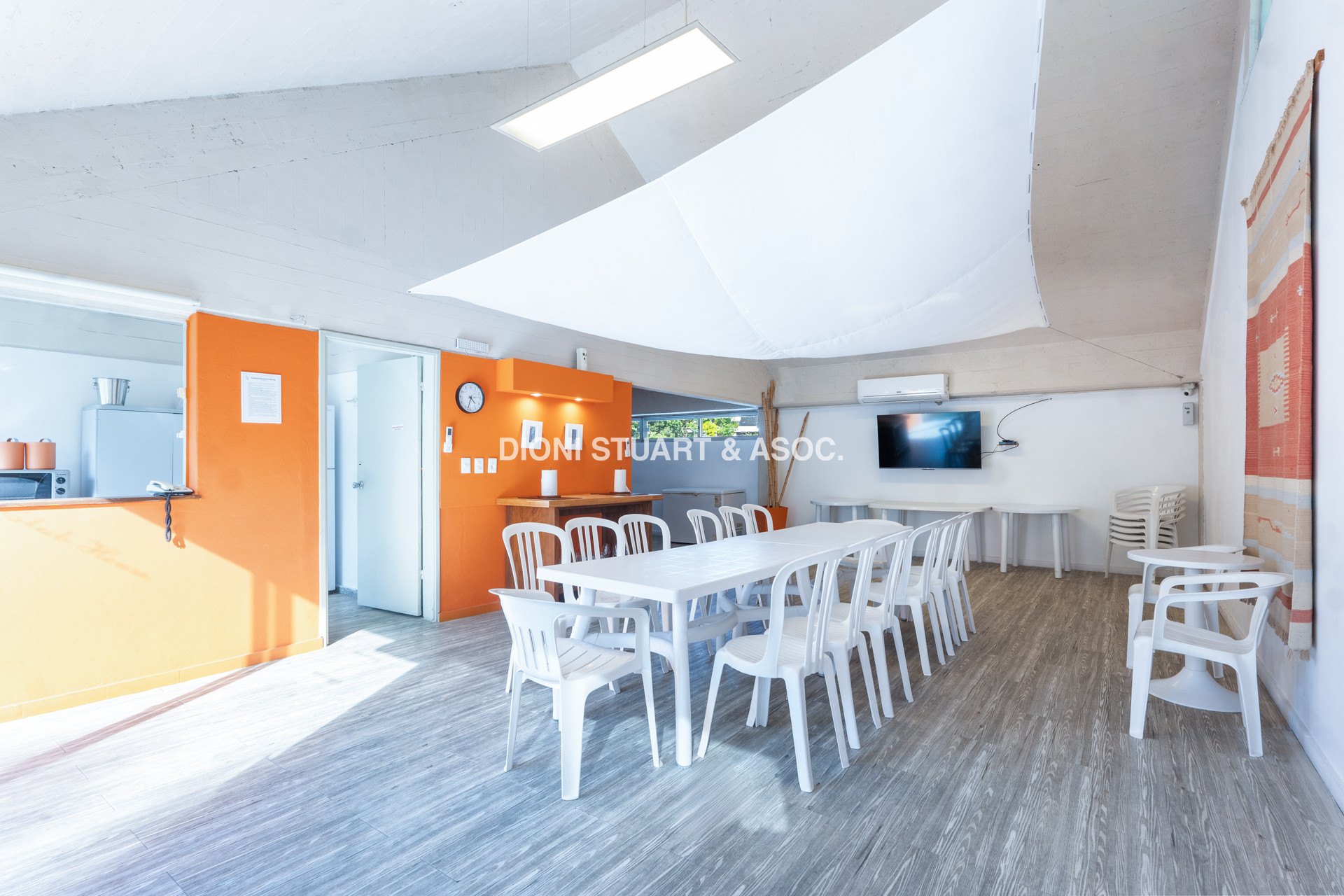 VENTA APARTAMENTO 4 DORMITORIOS - SEMIPISO - PARQUEMAR BOSQUE