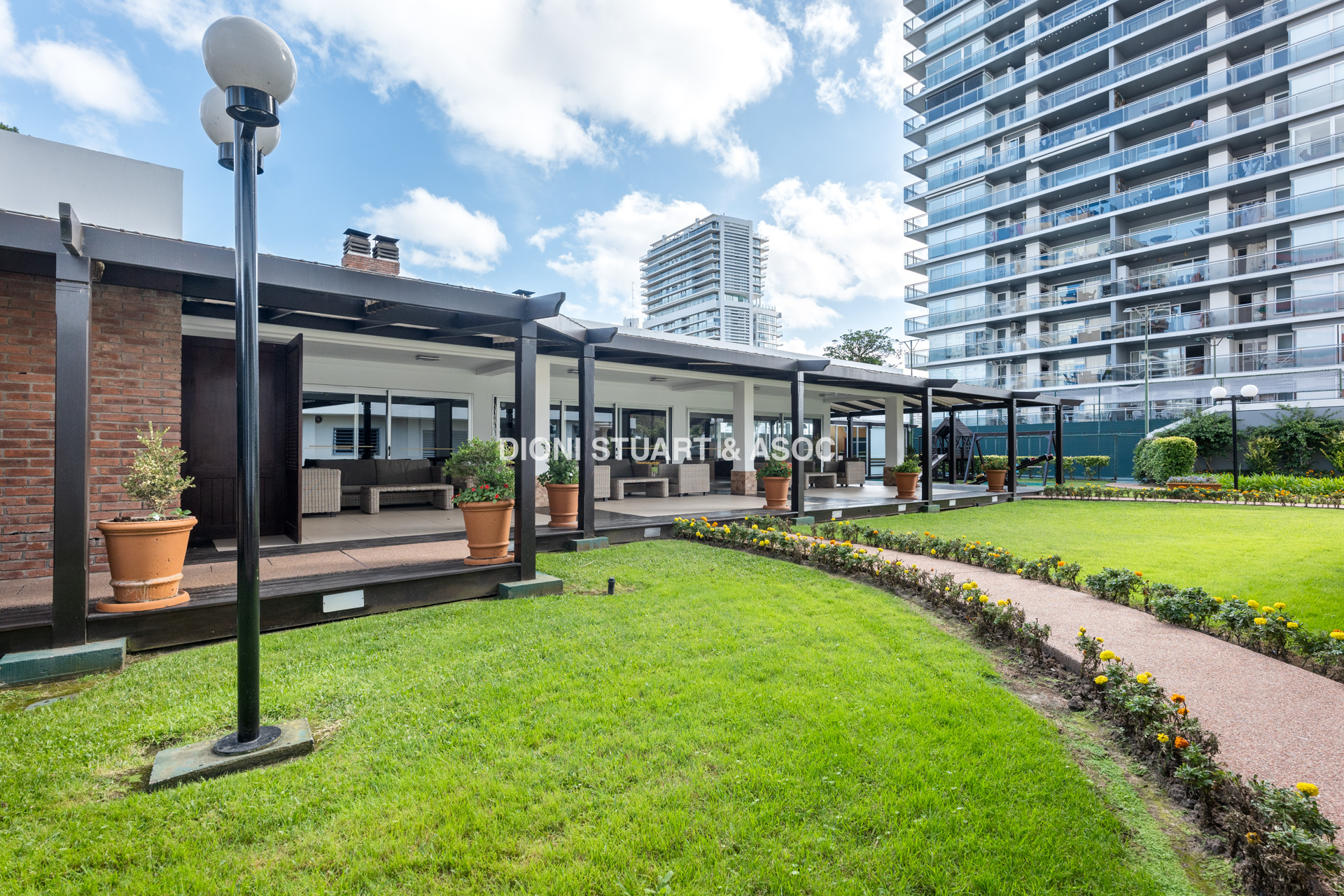 DEPARTAMENTO EN VENTA DE 2 DORMITORIOS Y MEDIO - EDIFICIO LONG BEACH - TODOS LOS AMENITIES