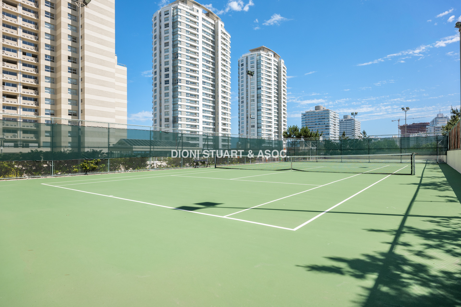 TORRE LOBOS ESQUINERO - 3 DORM EN SUITE + DEP. SERV