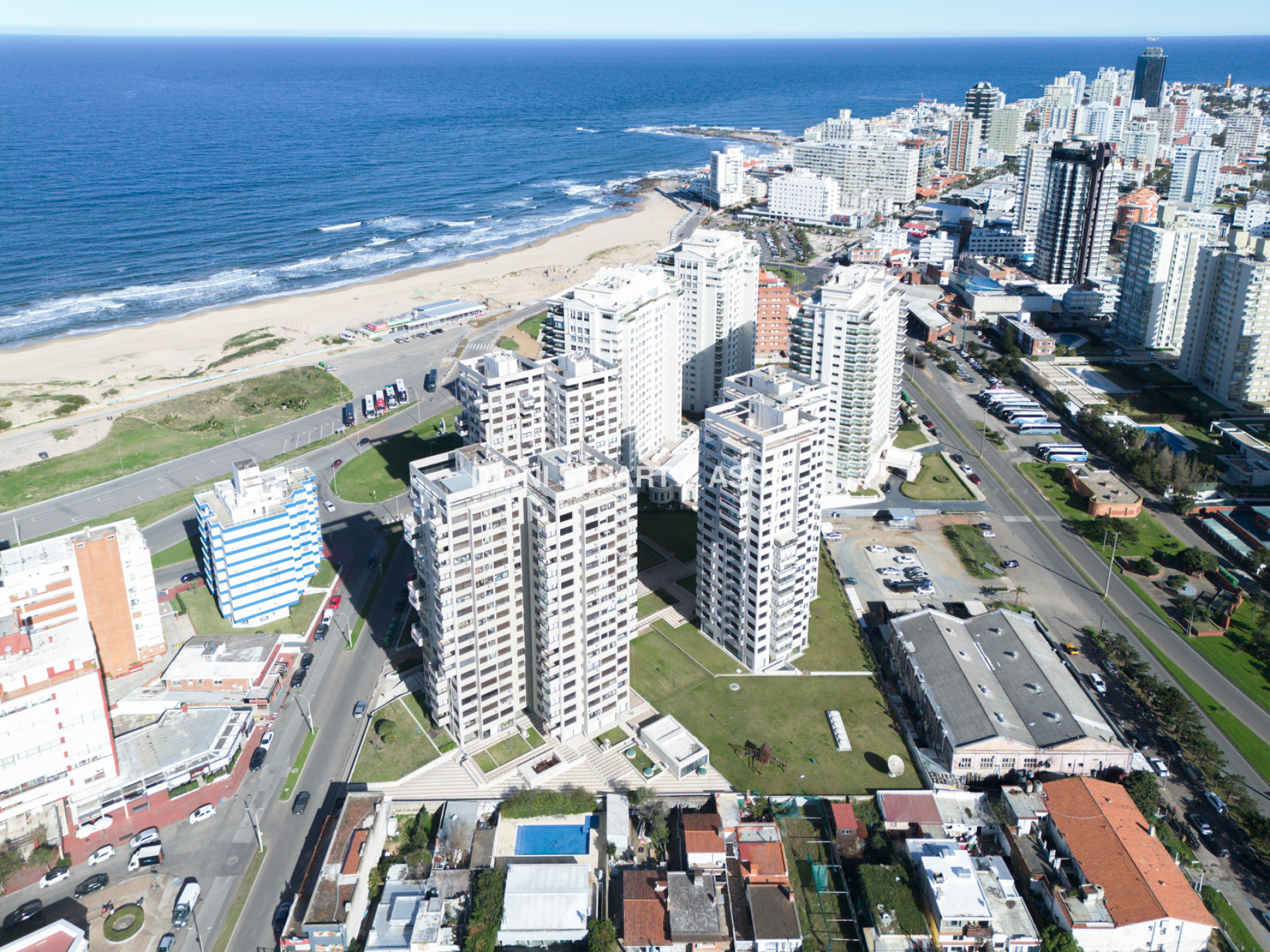 VENTA APARTAMENTO 3 DORMITORIOS RECICLADO PARQUEMAR CENTER PLAYA BRAVA