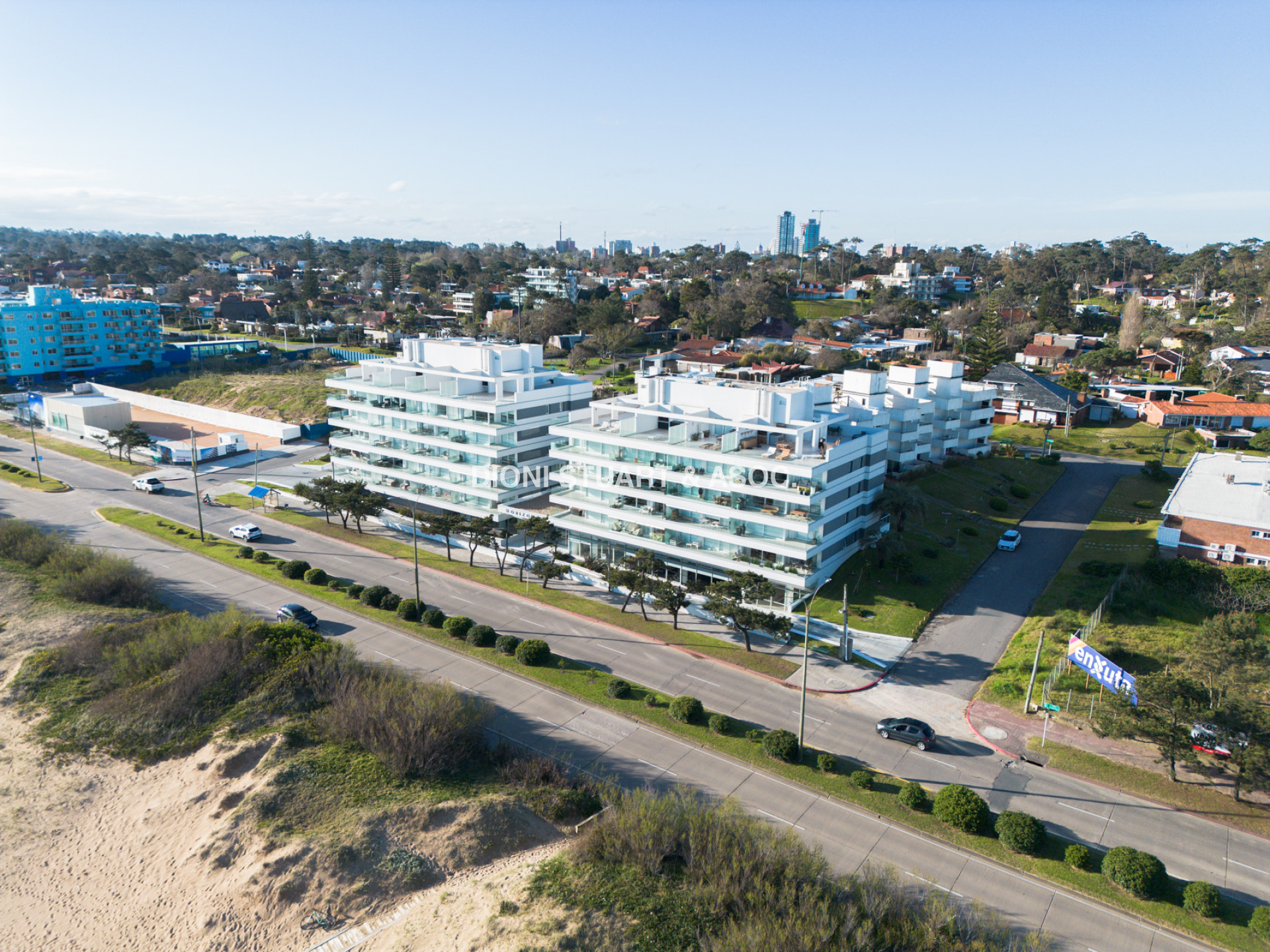 VENTA APARTAMENTO PENTHOUSE - 3 SUITES + DEP. SERV. + CON PARRILLERO - EDIFICIO HORIZONTE - PLAYA MANSA
