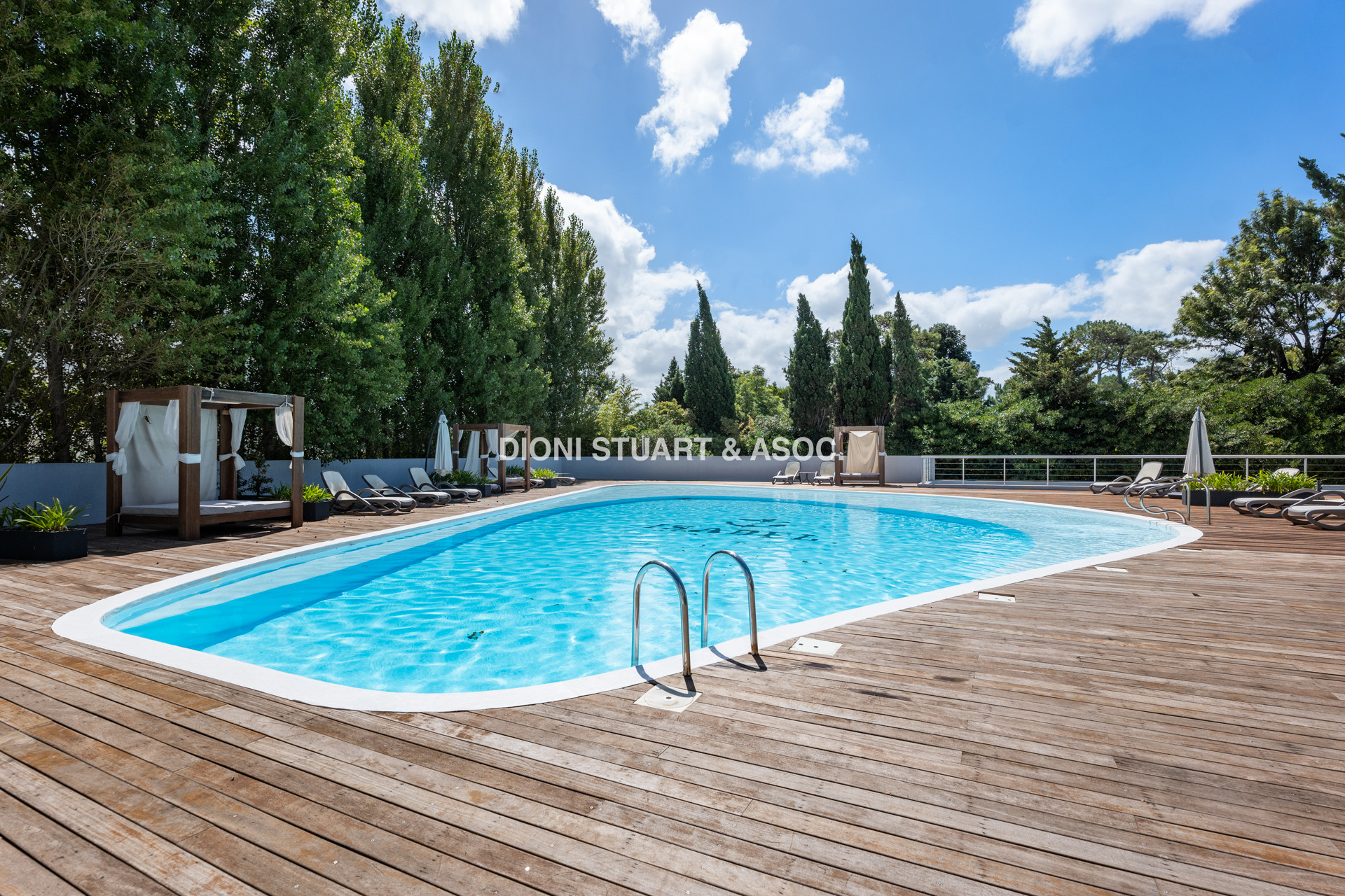 VENTA APARTAMENTO 3 DORMITORIOS  CON PARRILLERO - PLAYA MANSA