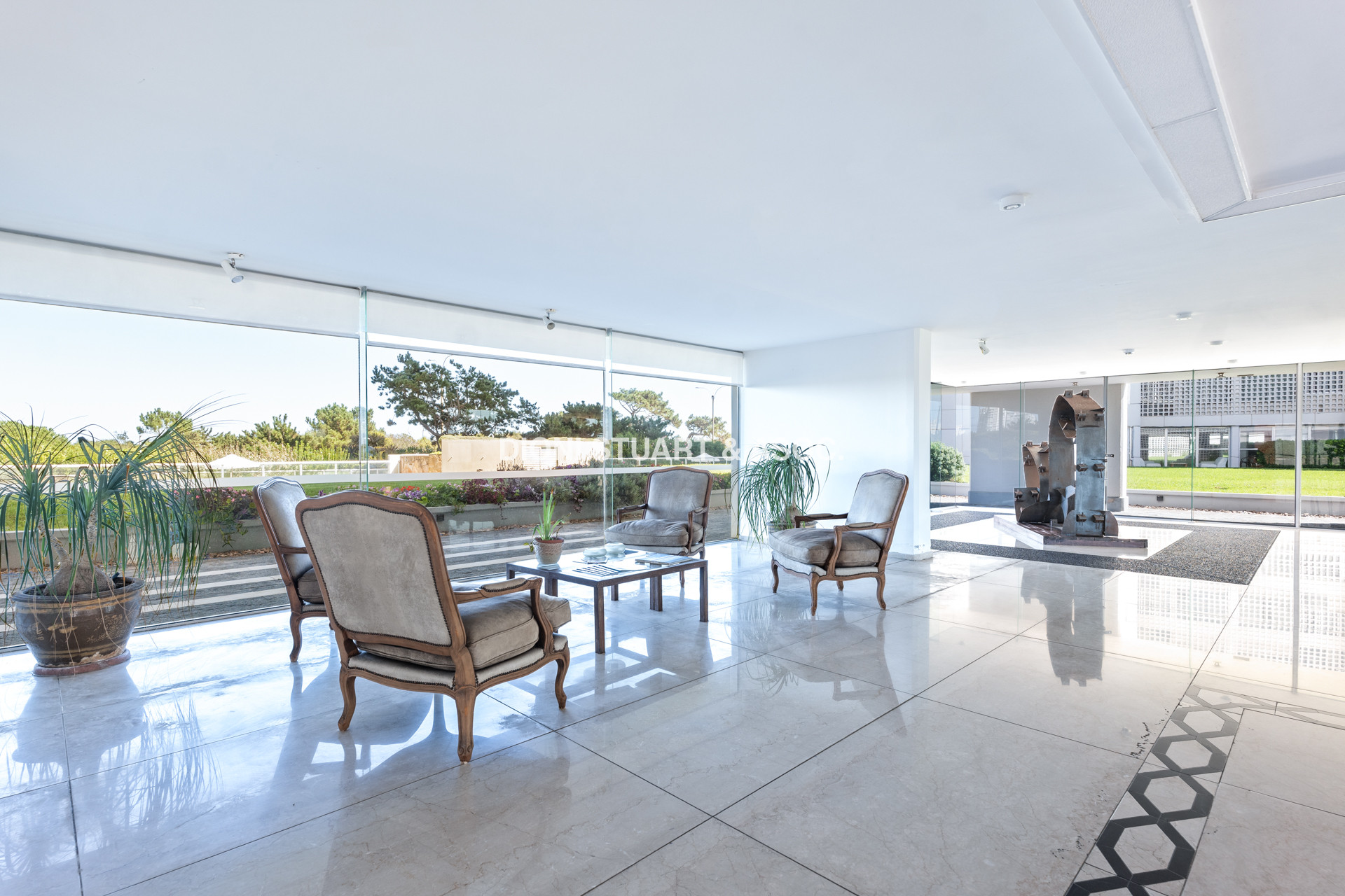 VENTA APARTAMENTO 2 DORMITORIOS + DEPENDENCIA - VISTA AL MAR - EDIFICIO TUNQUELEN - PLAYA MANSA