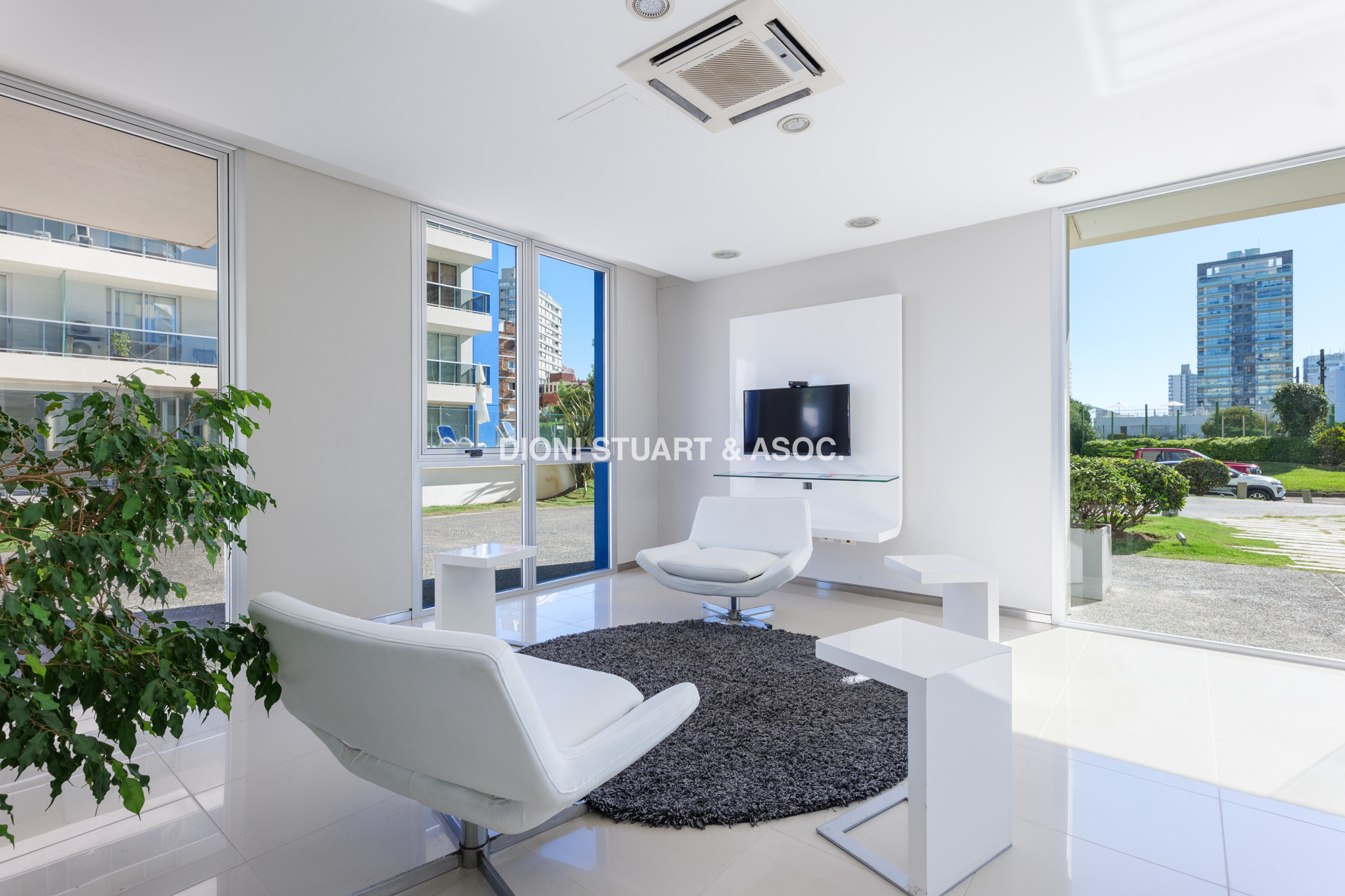 APARTAMENTO EN VENTA EN PUNTA DEL ESTE - 2 DORMITORIOS - MODERNO - CERCA DEL MAR - EDIFICIO ARENAS DEL MAR