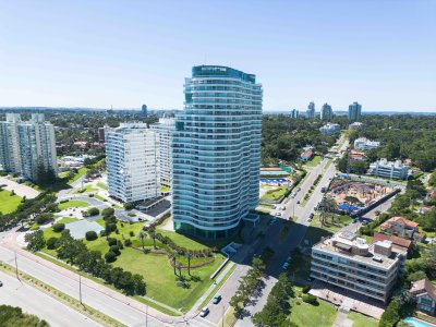 Departamento en Aquarela Tower en Venta - 3 Dormitorios en Suite + Servicio - Esquinero 