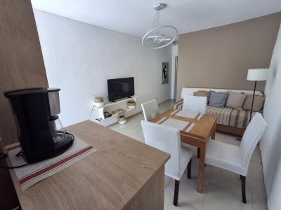 Apartamento de 1 dormitorio con patio, en venta, Punta del Este