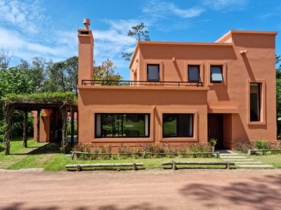 Amplia casa en barrio privado. Punta del Este 