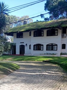 Se vende amplia casa en barrio privado Solanas. Punta Ballena 