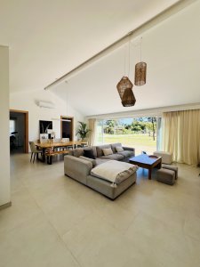 moderna Casa, casi a estrenar, en alquiler de verano en Marly - Punta del Este