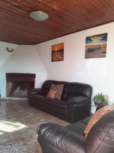 Casa remodelada en venta, 2 dormitorios y 2 baños, con barbacoa. 
