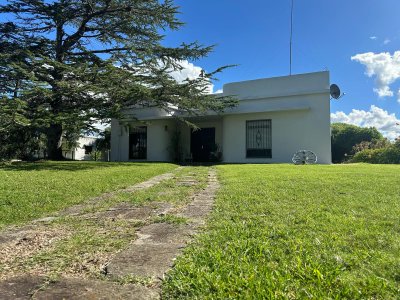 OPORTUNIDAD, chacra con AMPLIAS construcciones, casa de 3 dormitorios, casa de huéspedes, galpón, piscina y mas! 