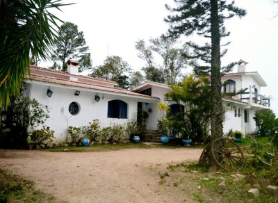 Casa de campo en la ciudad, residencia a orillas del Río Yaguarón. 