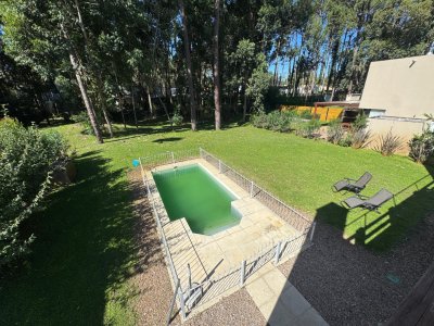 Casa única en Solanas Village sobre lote propio - Espacio, luz y rentabilidad en un solo lugar