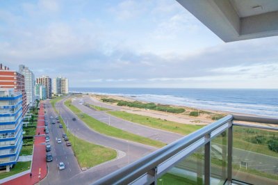 Espectacular Esquinero en Piso Alto en Imperiale