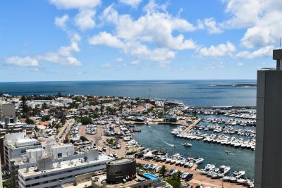 Excelente apartamento en venta de 3 dormitorios reciclado - Vista Puerto, reciclado. Punta del Este
