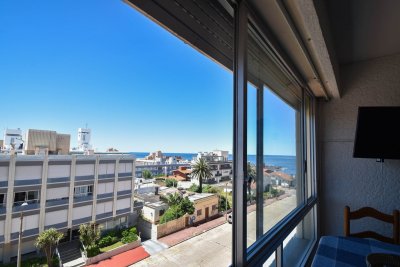 Torre en Península con piscina. Apartamento en venta de 1 dormitorio al frente.