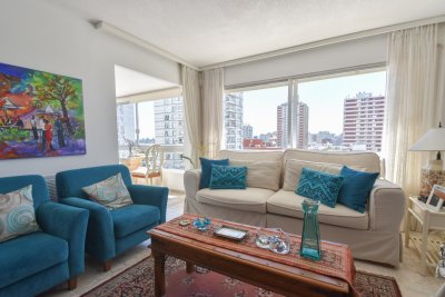 Apartamento en venta de 2 dormitorios + 2 baños . Reciclado con garage