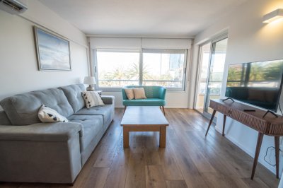 Imperdible! Apartamento esquinero de 3 dormitorios. Reciclado.