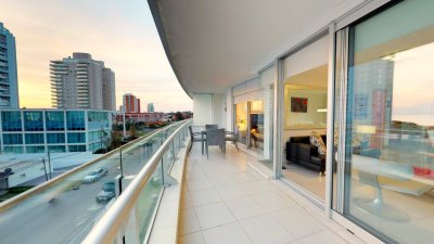 Apartamento en venta en Seasons Tower 2 dormitorios + dependencia.