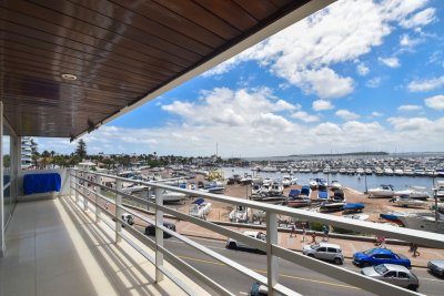 Primera fila al Puerto. Apartamento en venta de 4 dormitorios. Oportunidad!