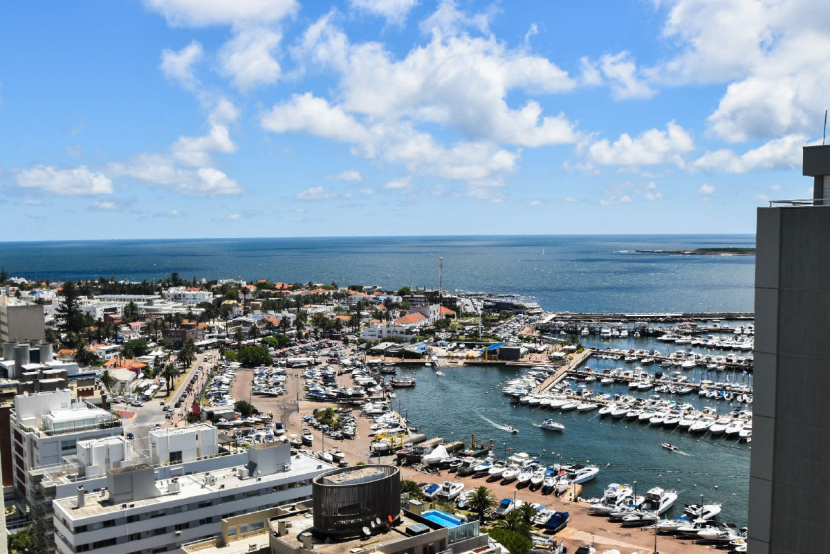 Excelente apartamento en venta de 3 dormitorios reciclado - Vista Puerto, reciclado. Punta del Este