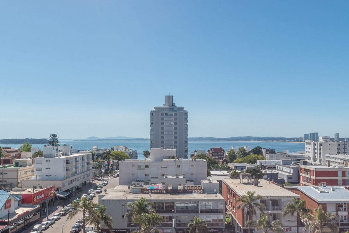 Apartamento esquinero en venta de 2 dormitorios. Vista Mansa.