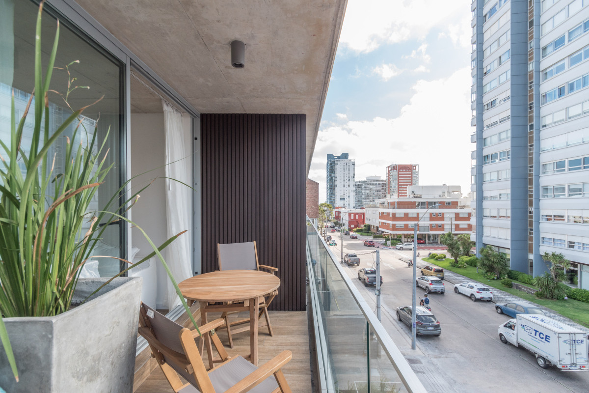 SUDESTE. Excelente apartamento en moderno edificio.