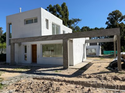Santa Barbara. Modernas casas a estrenar en Parque Burnett