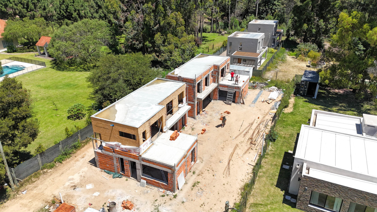Santa Barbara. Modernas casas a estrenar en Parque Burnett