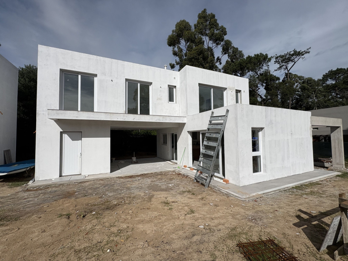 Santa Barbara. Modernas casas a estrenar en Parque Burnett