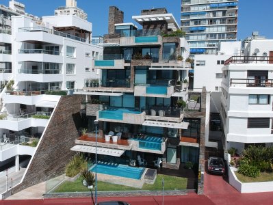 Le Bleu. Pent-House. Frente al Puerto con el diseño de Carlos Ott.