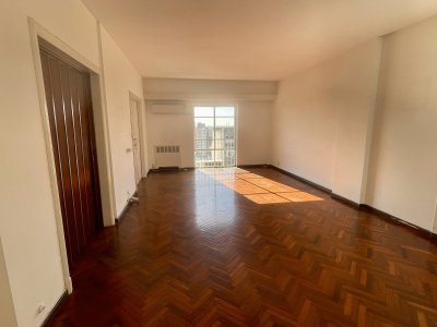 Apartamento alquiler Cordon sobre 18 de Julio 3 dormitorios y serv